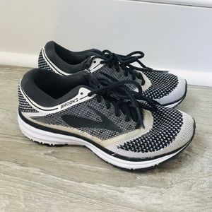 Brooks Revel Sneakers